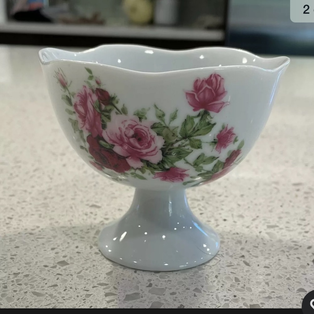 China With Pink Roses - Picture 2 of 3